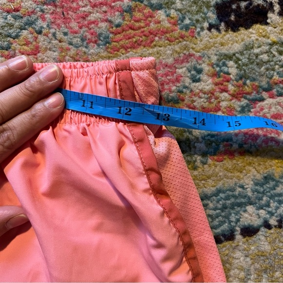 Nike Women's Tempo Pace Running Shorts 2.0 in Coral Chalk Pink - Picture 3 of 5